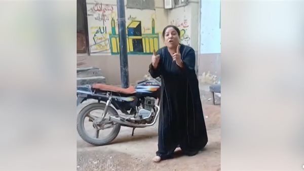 امرأة تهدد سلفتها بالسحر