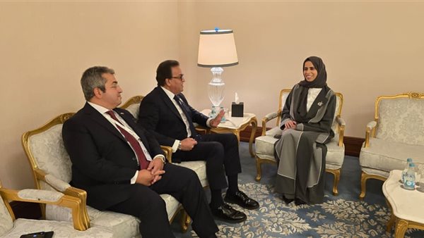 وزير الصحة ووزيرة التعليم القطري 