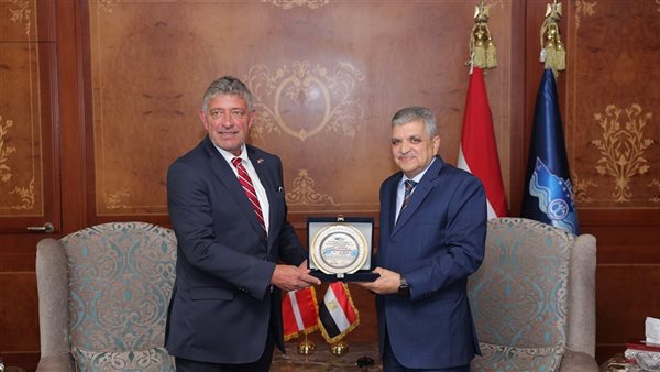 الفريق ربيع: ندعو مجموعة ميرسك بالعبور مرة أخرى من قناة السو