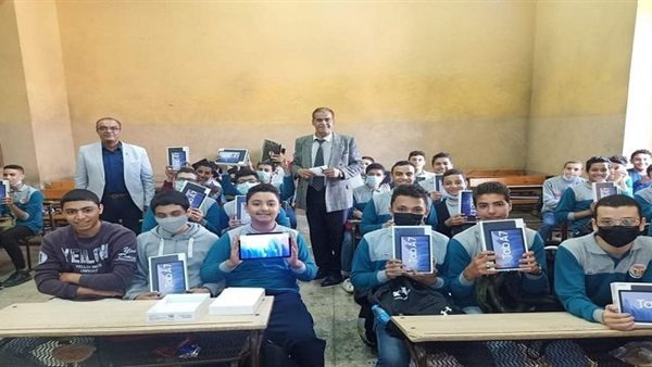 الأوراق المطلوبة لتسليم التابلت لطلاب الصف الأول الثانوي