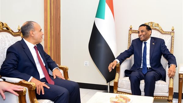 جانب من لقاء وزير الخارجية ورئيس وزراء السودان 