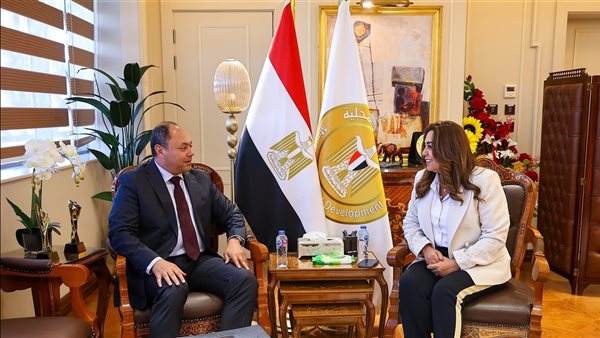 جانب من لقاء وزيرة التنمية المحلية مع رئيس هيئة تنمية الصعيد