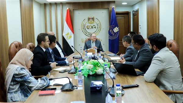 رئيس هيئة الدواء يبحث مع ممثلي "هواوي مصر" سبل تعزيز التحول 