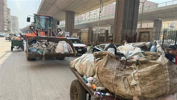 جانب من إزالة الإشغالات ببعض المناطق بحي الهرم