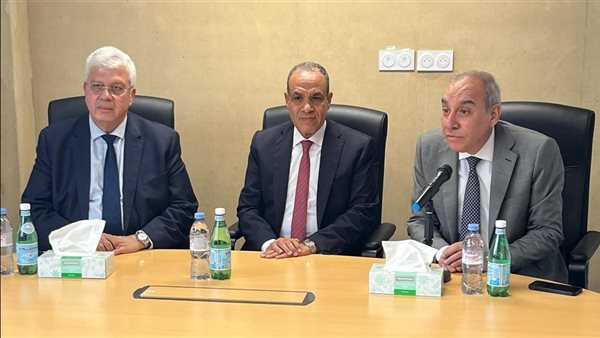 جانب من زيارة وزير الخارجية لبيت مصر في باريس