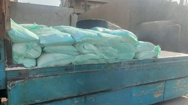 جانب من أطنان الدقيق المضبوطة من قبل محافظة الجيزة