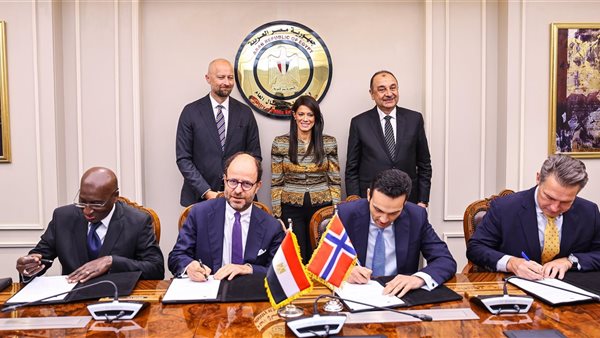 مراسم توقيع خطابات النوايا بشأن تمويل مشروع دندرة للطاقة