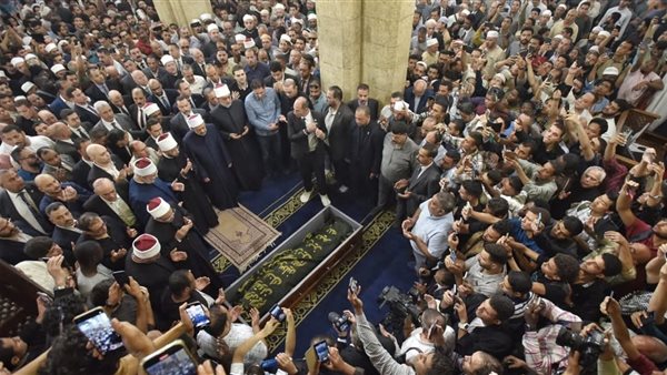 جانب من صلاة الجنازة على الدكتور أحمد عمر هاشم 