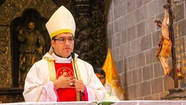 أقام علاقة جنسية مع 17 عشيقة، الفاتيكان يحقق مع أسقف