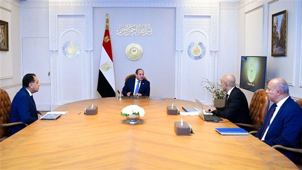 الرئيس السيسي يجتمع برئيس الوزراء ووزير التعليم