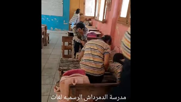 فصل وطلاب بدون مدرسين