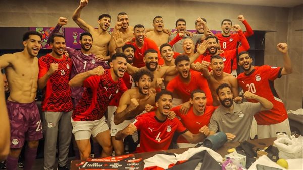 احتفالات لاعبي المنتخب ومحمد صلاح بعد التأهل لكأس العالم
