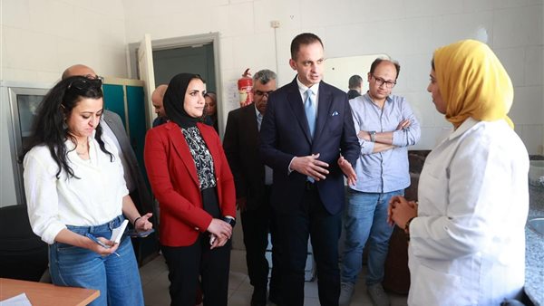 نائب وزير الصحة في جوله تفقدية بمحمع الرعايات