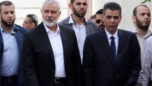 اللواء أحمد عبد الخالق رفقة الراحل إسماعيل هنية