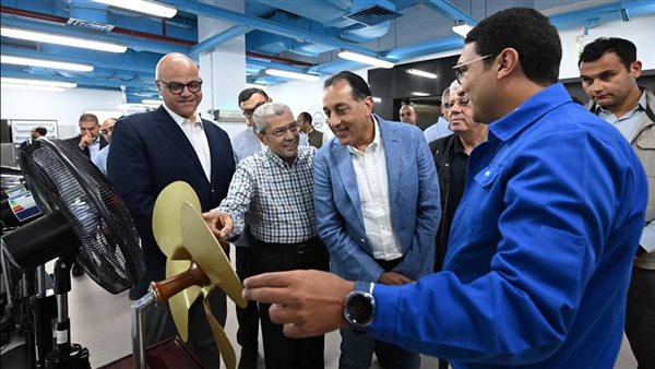 جانب من زيارة مدبولي لمجموعة العربي