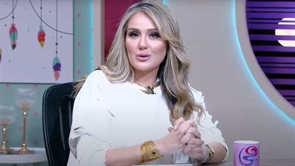 من هي منى أبو السعود زوجة نادر السيد؟