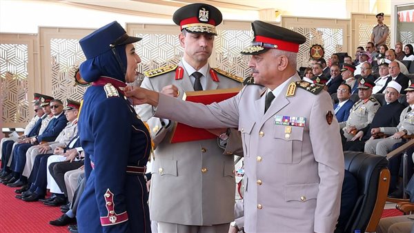 القائد العام للقوات المسلحة وزير الدفاع والإنتاج الحربي