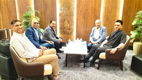 سيف حامد وأشرف فرحات يستقبلان رئيس الاتحاد الدولي للهوكي