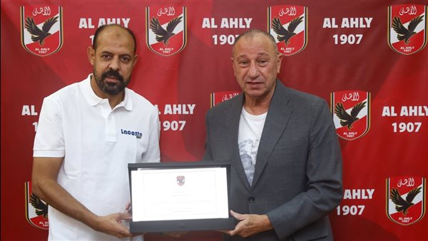 الأهلي يكرم عماد النحاس تقديرًا لجهوده