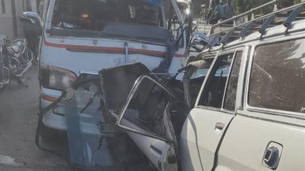 حادث تصادم سيارتين بطريق نجع حمادي