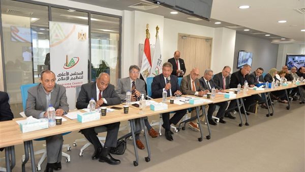 جانب من اجتماع اللجنة الرئيسية لتطوير الإعلام