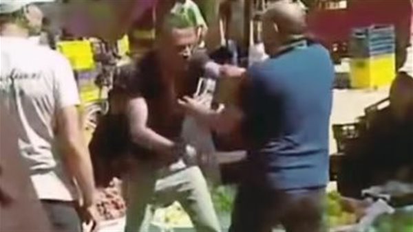  تفحص الأجهزة الامنية فيديو محاولة طعن آخر باستخدام سلاح 