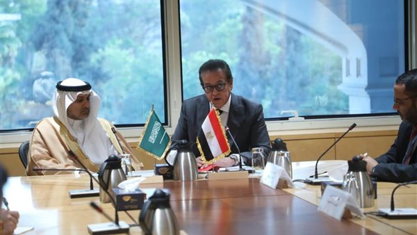 وزير الصحة ونظيره السعودي