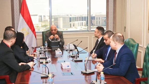 وزير الكهرباء يبحث مع رئيس مجلس إدارة شركة