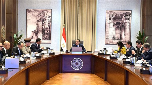 اجتماع رئيس الوزراء مع عدد من الوزراء