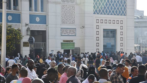 جانب من استعداد الأشقاء السودانيين لركوب قطار العودة