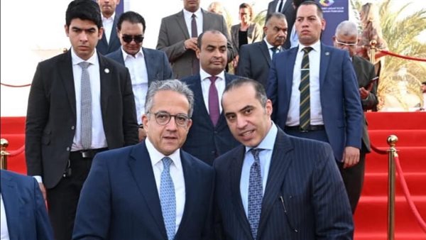 وزير الشؤون النيابية رفقة الدكتور خالد العناني