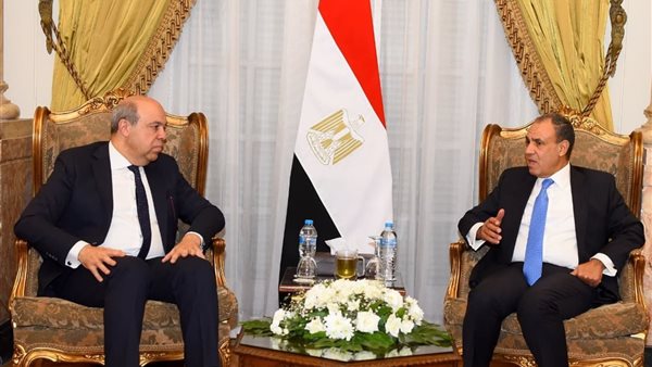 وزير الخارجية ووزير الطيران