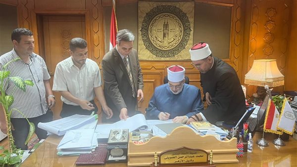 الدكتور محمد الضويني وكيل الأزهر لحظة اعتماد النتيجة