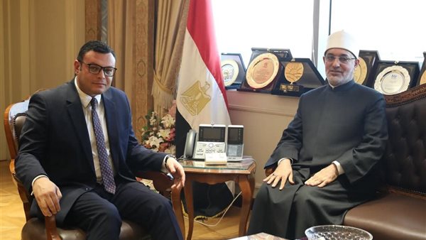 جانب من لقاء وزير الإسكان مع مفتي الجمهورية اليوم