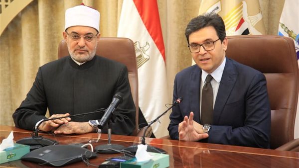 جانب من اجتماع وزير الثقافة مع مفتي الجمهورية اليوم