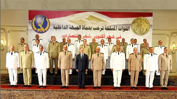 وزير الدفاع يستقبل اللواء محمود توفيق
