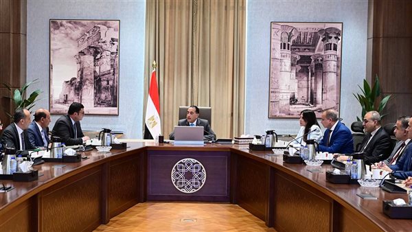 رئيس الوزراء مع وزير الاسكان 