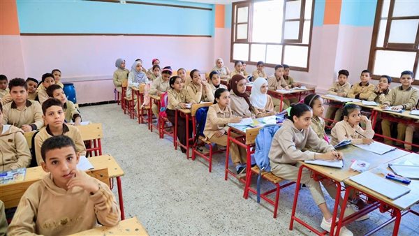 مدرسة بلا مدير ومدرسين.. استغاثة عاجلة من أولياء الأمور