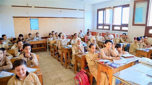طلاب الصف الثالث الابتدائي