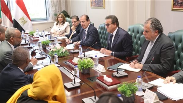  وزير الصحة يستقبل نظيره السوداني