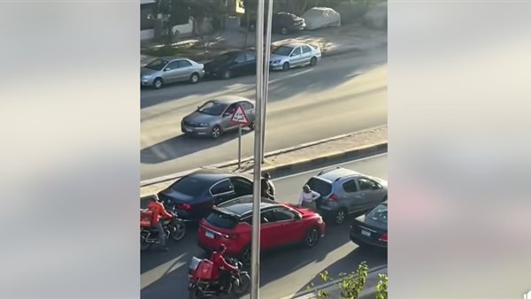 خناقة بين سيدتين على أولوية المرور