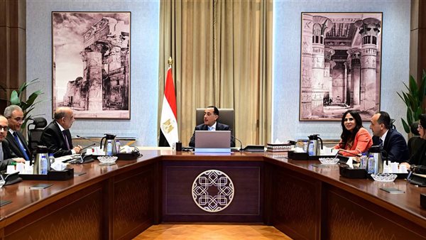 جانب من اجتماع مدبولي مع وزير الكهرباء اليوم