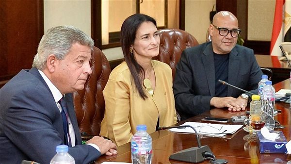 جانب من اجتماع اللجنة الفرعية للتمويل والدعم 