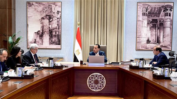 اجتماع رئيس الوزراء مع التعليم العالي والمالية