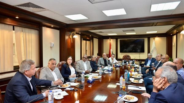 جانب من اجتماع لجنة تطوير الإعلام الخاص اليوم