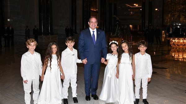 الرئيس السيسي والأطفال