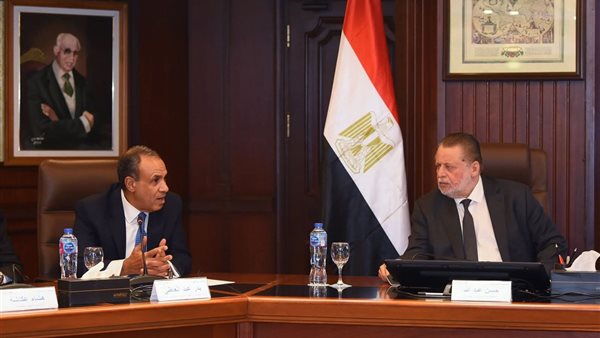 جانب من اجتماع محافظ البنك المركزي ووزير الخارجية اليوم