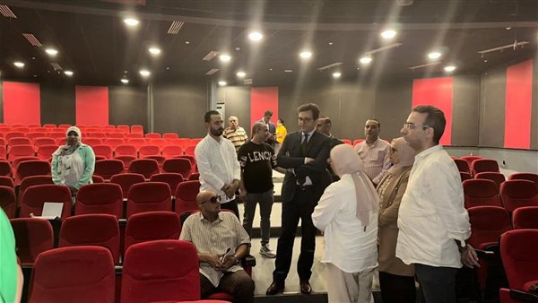 وزير الثقافة يتفقد المركز الثقافي بالجيزة