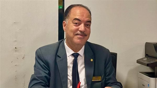 مدير البنك الأهلي فرع السادات 