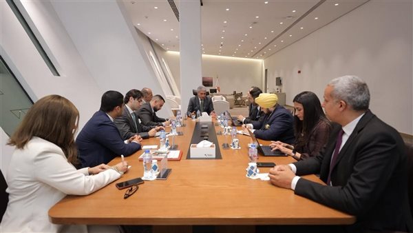 وزير السياحة يبحث مع مسئولي مدرسة لوزان للفندقة سبل التطوير